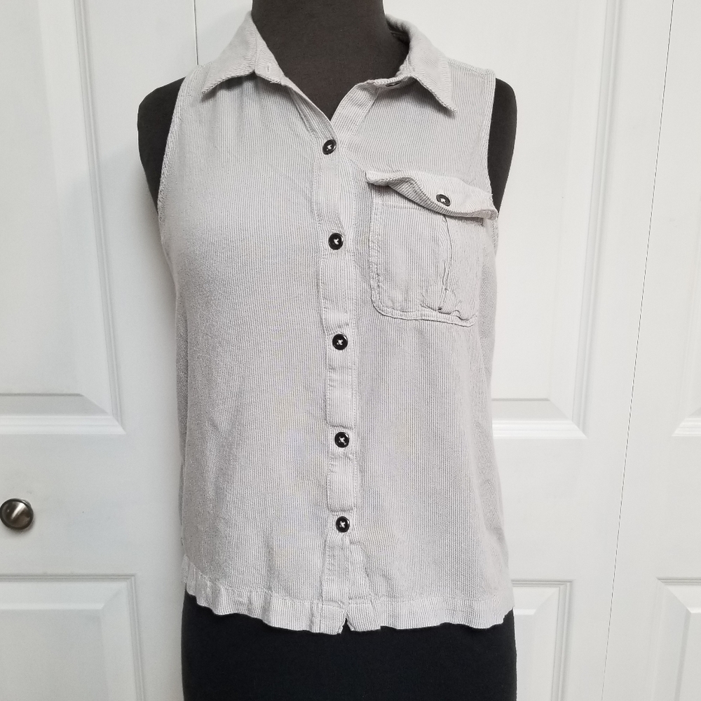 🛍 Universal Thread Woman's Medium Sleeveless Blouse